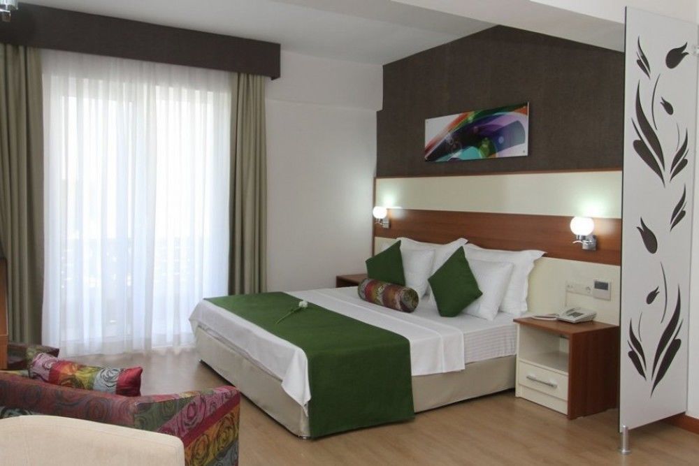 Hotel Ege Tulip Çeşme Esterno foto