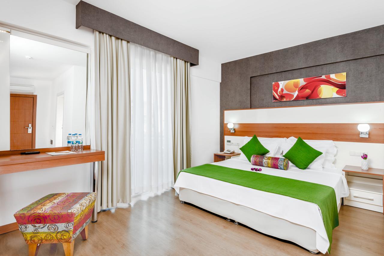 Hotel Ege Tulip Çeşme Esterno foto