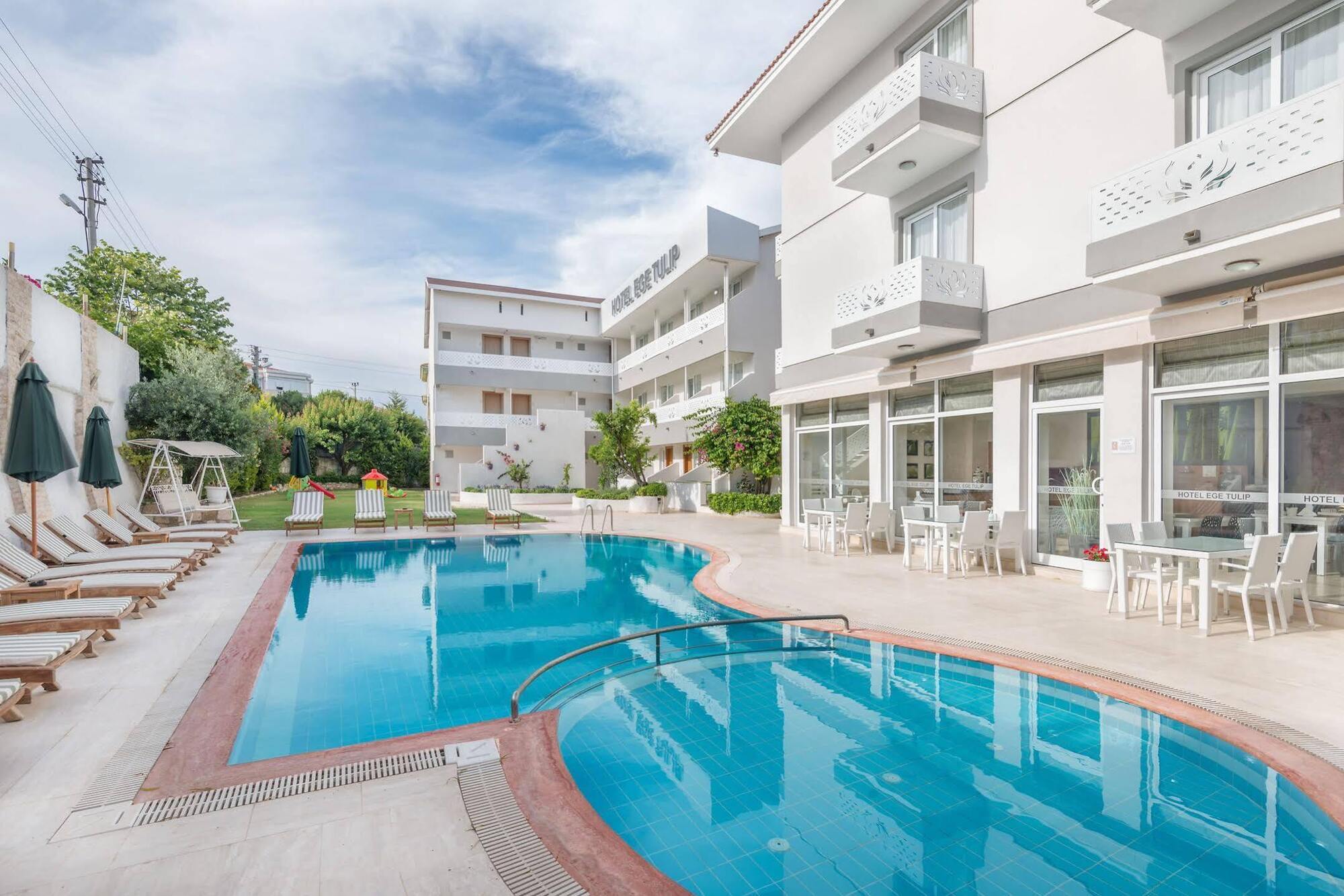 Hotel Ege Tulip Çeşme Esterno foto