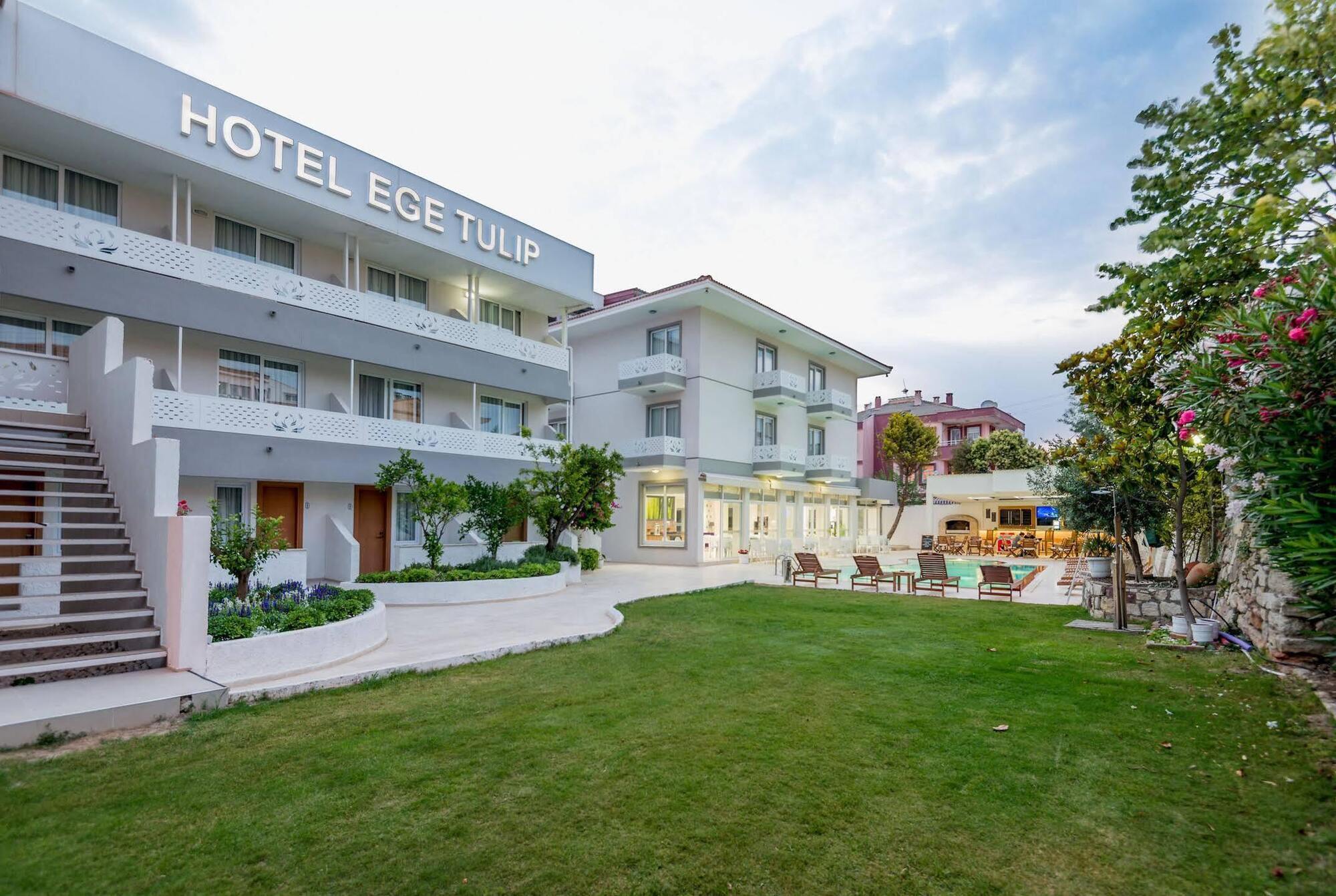 Hotel Ege Tulip Çeşme Esterno foto
