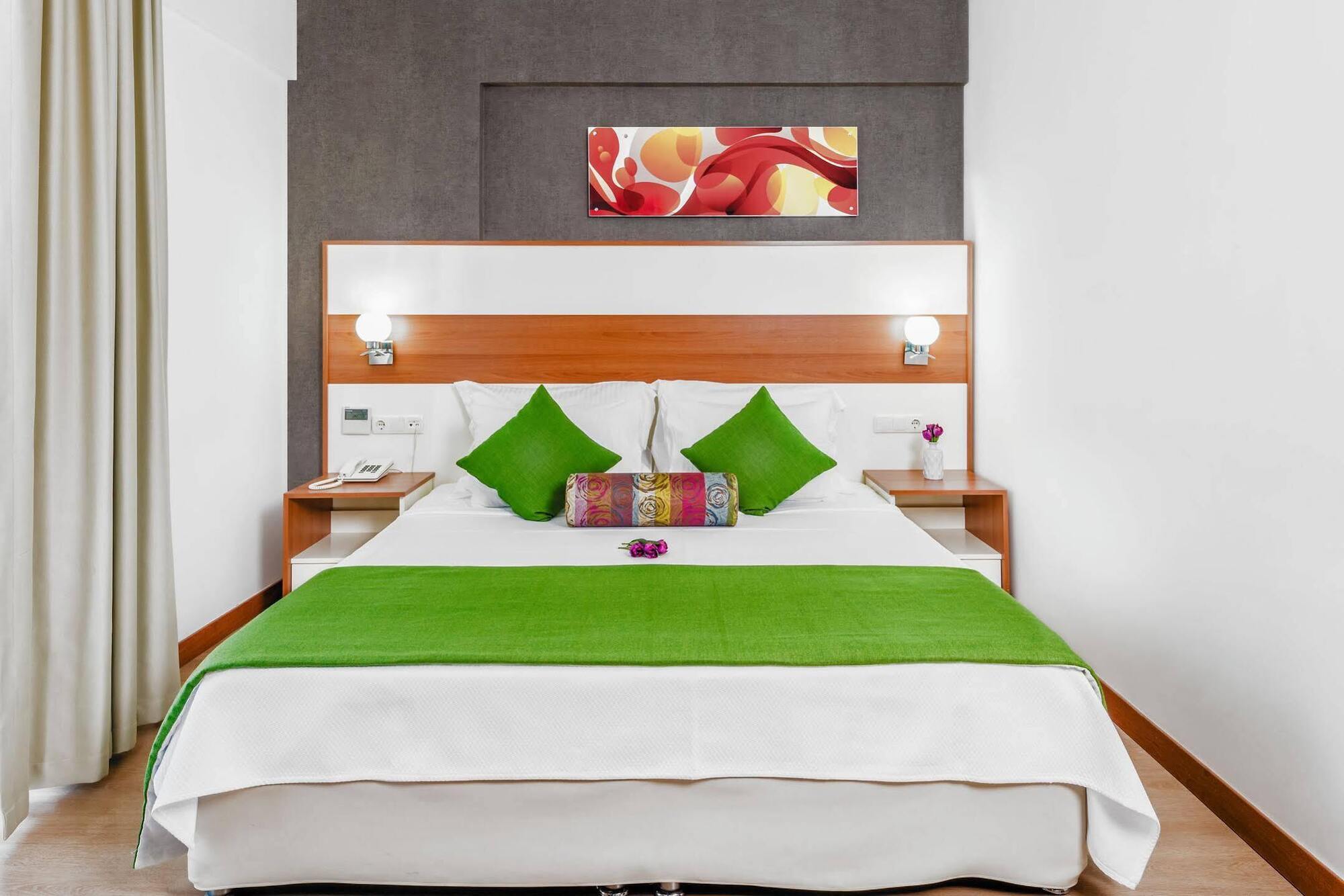 Hotel Ege Tulip Çeşme Esterno foto