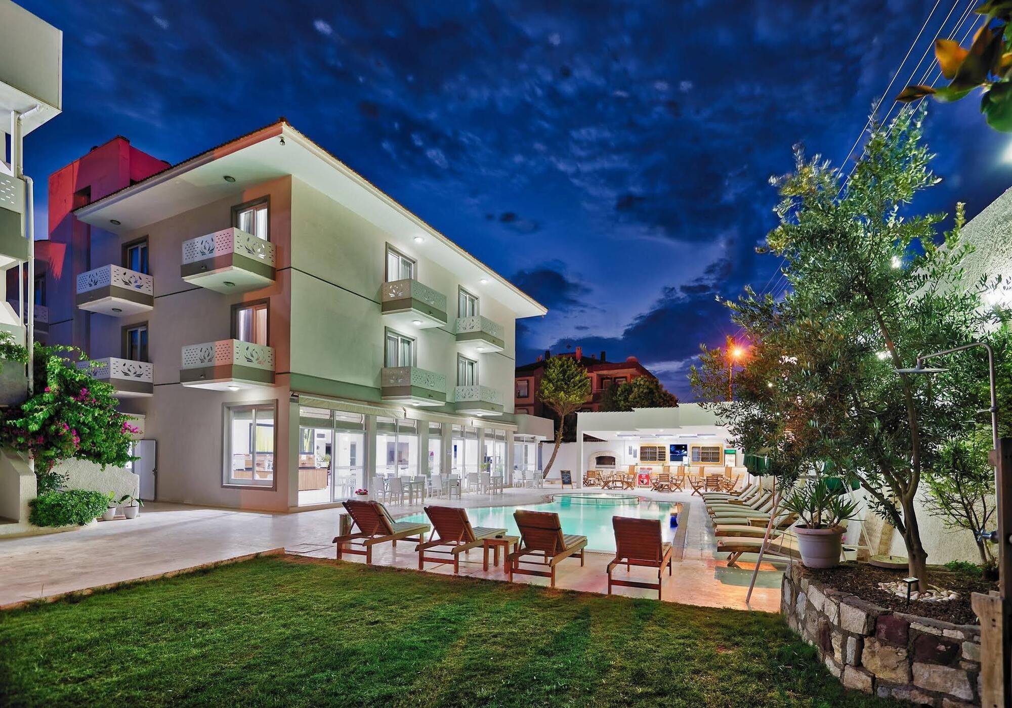 Hotel Ege Tulip Çeşme Esterno foto